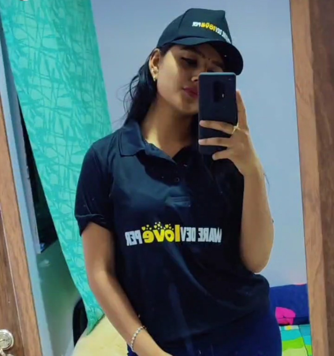 VaishnaviChFans's tweet photo. #TheSoftwareDevLOVEper season 1 ❤️
Some pics 👇
Waiting for #TheSoftwareDevLOVEper Season 2 🙃❤️
#VaishnaviChaitanya ❤️❤️
Vaishu and all cast ❤️ https://t.co/kGU5fyWXQB
