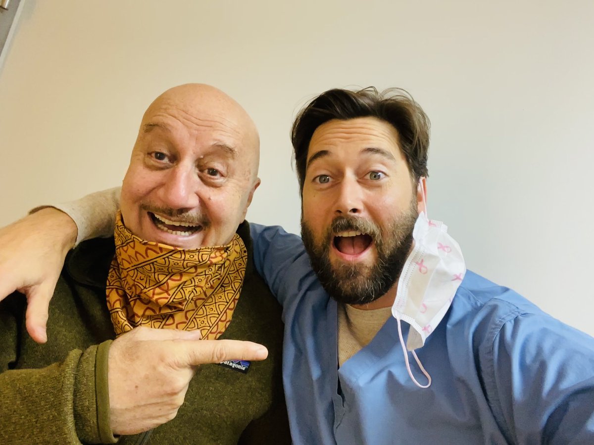 We are BACK!! 😎🤓 @NBCNewAmsterdam #RyanEggold #Doctors https://t.co/KPIKFx8V1H