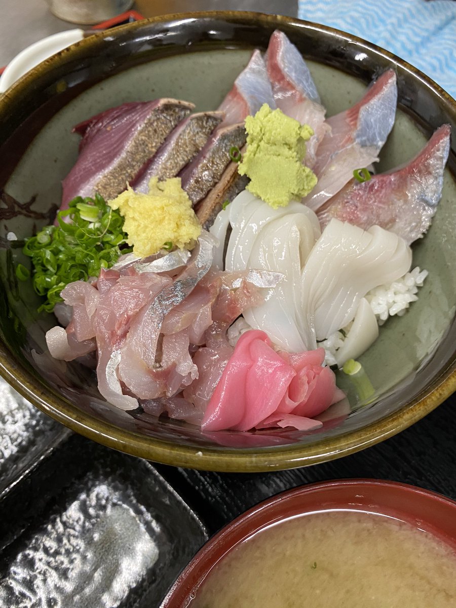 民宿いなほ 本日の 日替わり定食 は 地魚4種の 海鮮丼です イナダ アジ ウズワ スルメイカ 限定10食 お早めに 熱海グルメ 熱海ランチ 熱海旅行 熱海海鮮 南熱海 伊豆 伊豆グルメ 伊豆ランチ 海鮮 お刺身 伊豆多賀 上多賀 民宿いなほ 本日の 日替わり定食 は 地魚4種の 海鮮丼です イナダ アジ ウズワ スルメイカ 限定10食 お早めに 熱海グルメ 熱海ランチ 熱海旅行 熱海海鮮 南熱海 伊豆 伊豆グルメ 伊豆ランチ 海鮮 お刺身 伊豆多賀 上多賀