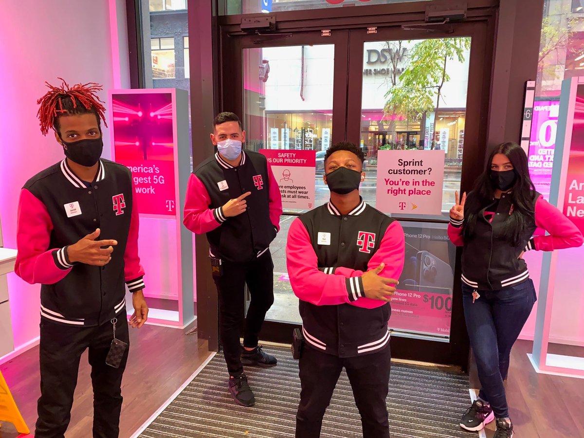 IamJRiggins's tweet photo. My team and I are making headlines. #BeMagenta #TMobileGear #NERules #SouthSideGrit #ChicagoDowntown #5G #Uncarrier https://t.co/nOcW5yR25E