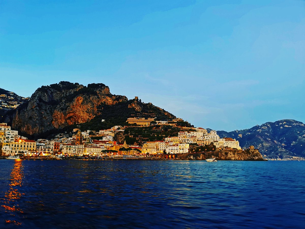 Getting dressed the color of the night  🌃🌛⚓

✉️ info@amalficharter.it 
👉🏻 @amalficharter 

#amalficharter #amalfi #amalfibynight #amalficoast  #virtuosotravel #capri #boatrental #boatexcursion #amalficoastexcursion #beautifulplaces #best_italiansites #traveldestination