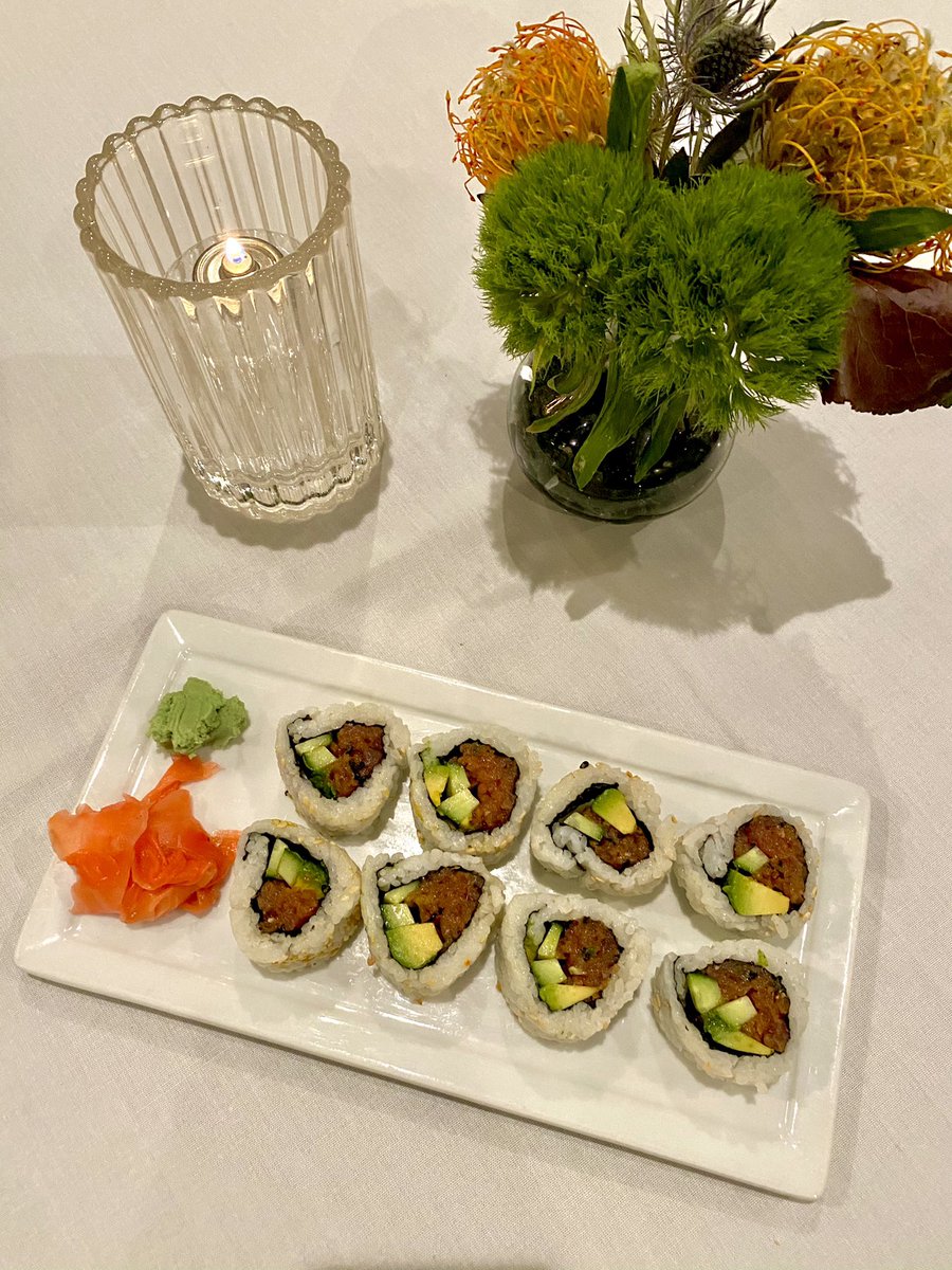 #Tuesdays are for #tuna #rolls🍣  

#sushi #takeout #ordernow #dinein #patiodining #fresh #lite #delight #foodie #eaterla #chinesefood #fusion #tapas #comfortfood #beverlyhills #LosAngeles