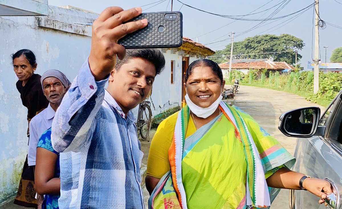 seethakkaMLA's tweet photo. 🔸 BJP &amp; TRS is running behind money politics 🔸
🙏Congress &amp; Cheruku Muthyam Reddy family is with the people form day one, Cheruku Muthyam anna is the real face of #Dubbaka #DubbakaWithCongress 
@INCTelangana @RahulGandhi @manickamtagore @UttamTPCC @revanth_anumula @MYaskhi https://t.co/R97KAwEm46