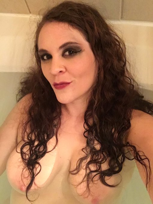 Shot a couple clips, now I&rsquo;m chillin in the tub 💦 https://t.co/dwfUedKYK8<a href="/tag/clip"class="tags"><span>#clip</span></a><a href="/tag/humanfurniture"class="tags"><span>#humanfurniture</span></a>