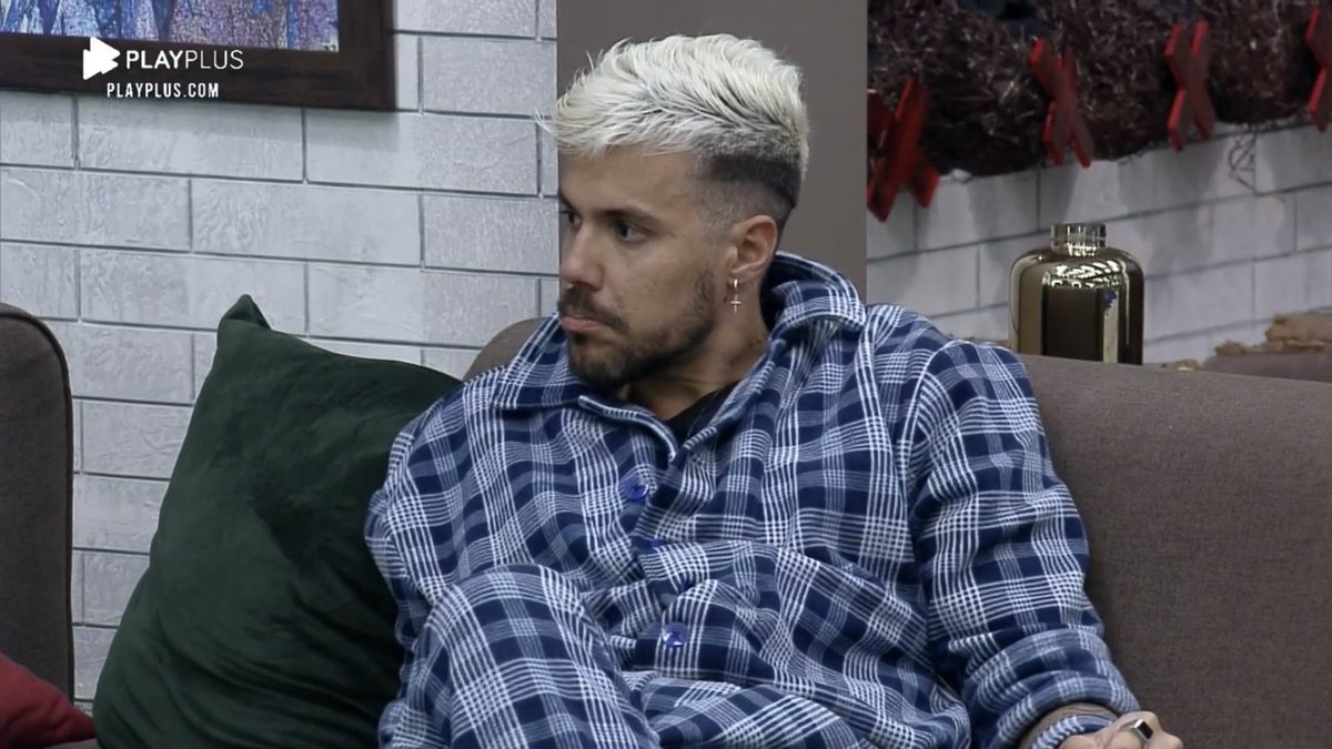 TuanaCryptoX's tweet photo. obrigada lendas por salvarem a votação de hoje e enterrarem o quarteto flopado #RoçaAFazenda https://t.co/eMdvmtaT3J