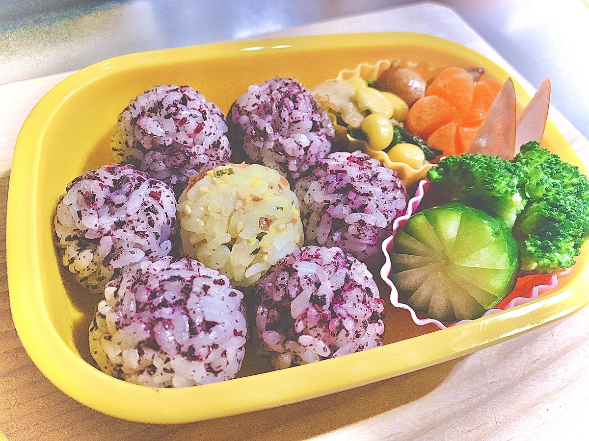 xeww1's tweet photo. おチビは今日遠足👣
子供のお弁当って何作ったらええの？笑
けど割と可愛く出来たで良しとしよう🙆🏻‍♀️
楽しんできておくれ😌 https://t.co/VMDw2KnAqJ