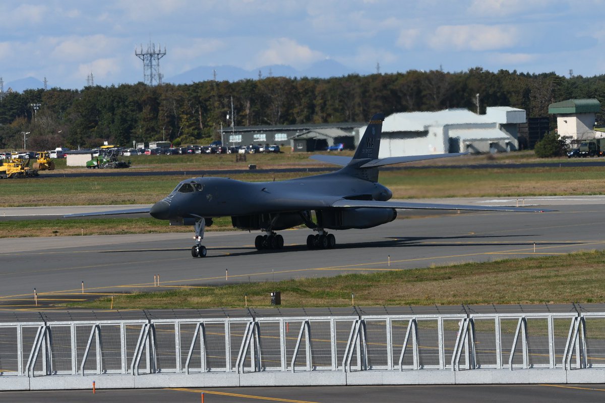めちゃくちゃ珍しい なんのために B 1b爆撃機が三沢基地に着陸したことに大いに盛り上がる軍事クラスタ Togetter
