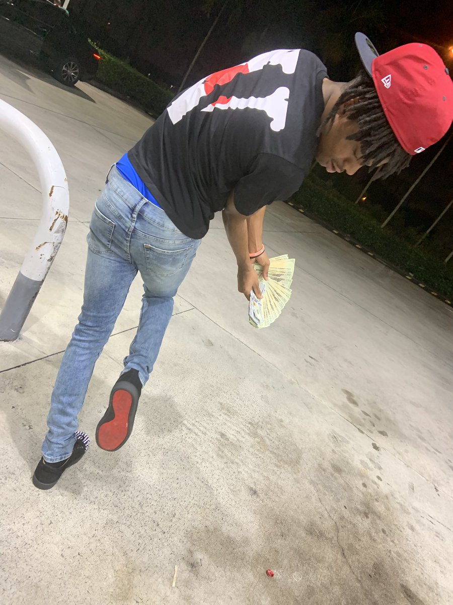 1khoncho's tweet photo. tried to wash my scars away but I just kept bleedin 🩸 https://t.co/ajzfdgavEI