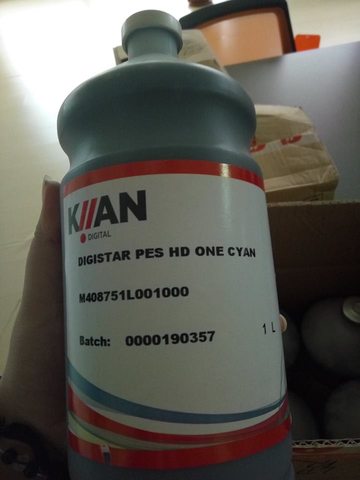Sublimationtech's tweet photo. Nuevo lote:
Tinta original de Italia #Kiian hd-one y hi-pro subliamtion para cabezales de impresión Epson (DX4 / DX5 / DX7 / TFP)
1000ml / botella, C, M, Y, K
MOQ: 100 litros
Cualquier necesidad, contácteme.
Whatsapp / Wechat: +8615007920742 https://t.co/qk45iwhwMW