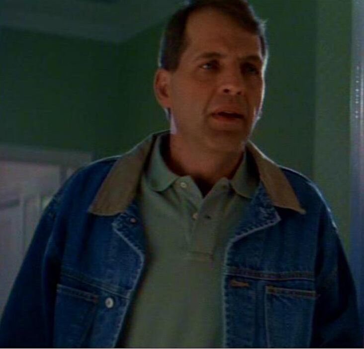 The outfit that Trevor wears in the final act of the movie is the same outfit that Neil Prescott (Lawrence Hecht) wore in the final act of Scream (1996). Trevor is also bound and gagged identically to Neil Prescott.