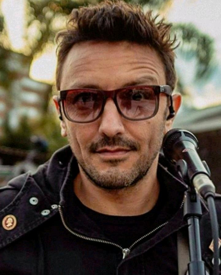 Feliz Cumple al hombre de mis sueños !!! 🤘☺️
Que pases hermoso junto a Santino y la familia
<a href="/EGBrancciari/">EMI</a>