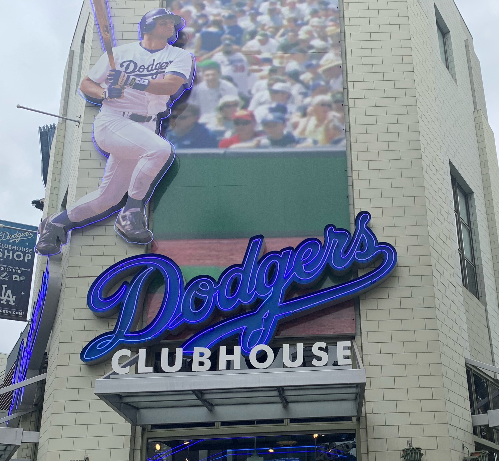 Inside Universal on Twitter: Something tells us the Dodgers Clubhouse at  CityWalk is going to see an uptick in clientele tomorrow. Congrats to the @ Dodgers @UniStudios #WorldSeries  / Twitter