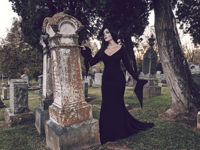 My Morticia Addams photo set is now available on https://t.co/VHUfPBfJt5 .  I have a beautiful stroll