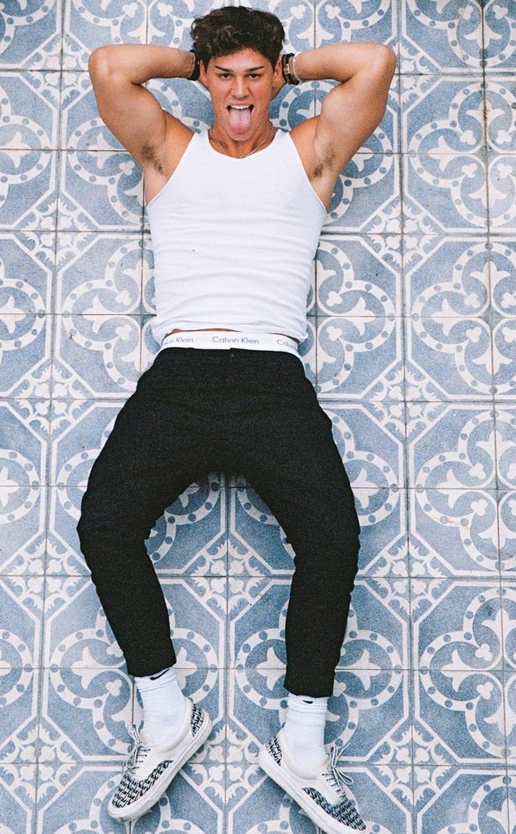 swiftiegirlie_1's tweet photo. Who thinks that @noahbeck is a greek god?💜<3 #urluvd cause he's perfect https://t.co/vykySfKfps
