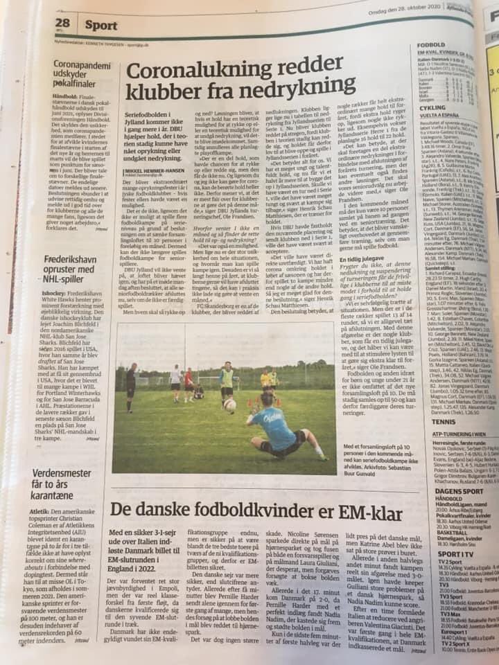 Twesterby's tweet photo. Jyllands-Posten fejrer kvindelandsholdets kvalifikation til EM i fodbold med et Ritzauklip nederst på side 28 i dagens avis. De fandt lige en plads til den nyhed, nedenunder deres reportage om seriefodbold for mænd i Jylland... #ligestilling (stjålet fra FB-ven). https://t.co/Dap3ysFMif