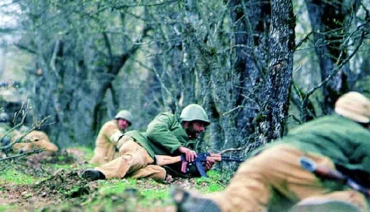 💣Da un mese armeni e azeri combattono per il #NagornoKarabakh. Un conflitto che affonda le sue radici nel 20° secolo. E che sta vedendo fallire ogni tentativo di pace. Mentre i civili muoiono a migliaia.
➡️Ce ne parla @Dani_Bellocchio da Stepanakert 👉https://t.co/A6OXygXPAb https://t.co/raBPK5L2jF