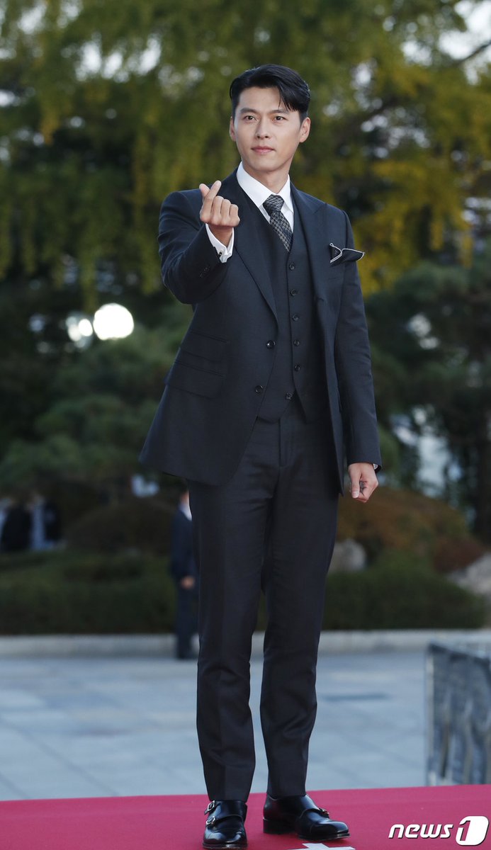 HB__ONE's tweet photo. 2020
대한민국 대중문화예술상 대통령표창🎖

Press 

#2020대중문화예술상 #대통령표창
#현빈 #HYUNBIN #김태평 https://t.co/GxIinQjf9g