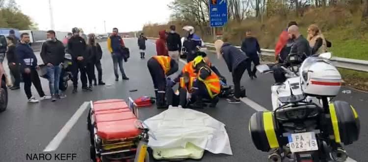 KurdistanAu's tweet photo. LYON. Des fascistes turcs attaquent des Arméniens à la hache 
https://t.co/k30GKP5t7f 
LYON - La guerre turco-azérie visant les Arméniens de Haut Karabagh met en danger les Arméniens de France également.

Lors d’une manifestation arménienne qui a eu lieu ce matin ... https://t.co/LoQT3HF4e8