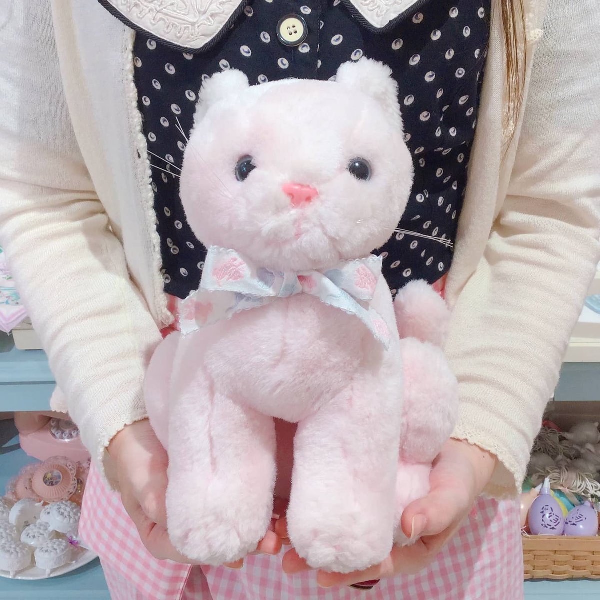 ヴィンテージdeco 新宿店 Pa Twitter アンティーク ネコさんのぬいぐるみ 淡いピンク色がとってもキュートな ネコ さんの ぬいぐるみ 深いブルーのおめめもチャームポイント ヴィンテージdecoでは他にも 状態が良い アンティークぬいぐるみ をたくさんご覧