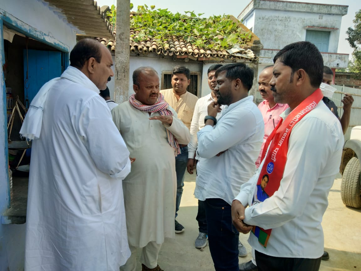 santoshjsahani's tweet photo. 76 सिमरी बख्तियारपुर के सिरवार वीरवार पंचायत में जनसंपर्क अभियान चलाया। इसके तहत जनता के साथ पार्टी की चुनावी रणनीति एवं सिद्धांत पर चर्चा की गई। जनता ने भी खुलकर अपनी राय रखी।
जनता के इस स्नेह और सहयोग के लिए धन्यवाद।
#voteforsonofmallah #vippartyindia #Mukesh_Sahani https://t.co/opEi0VsEGU