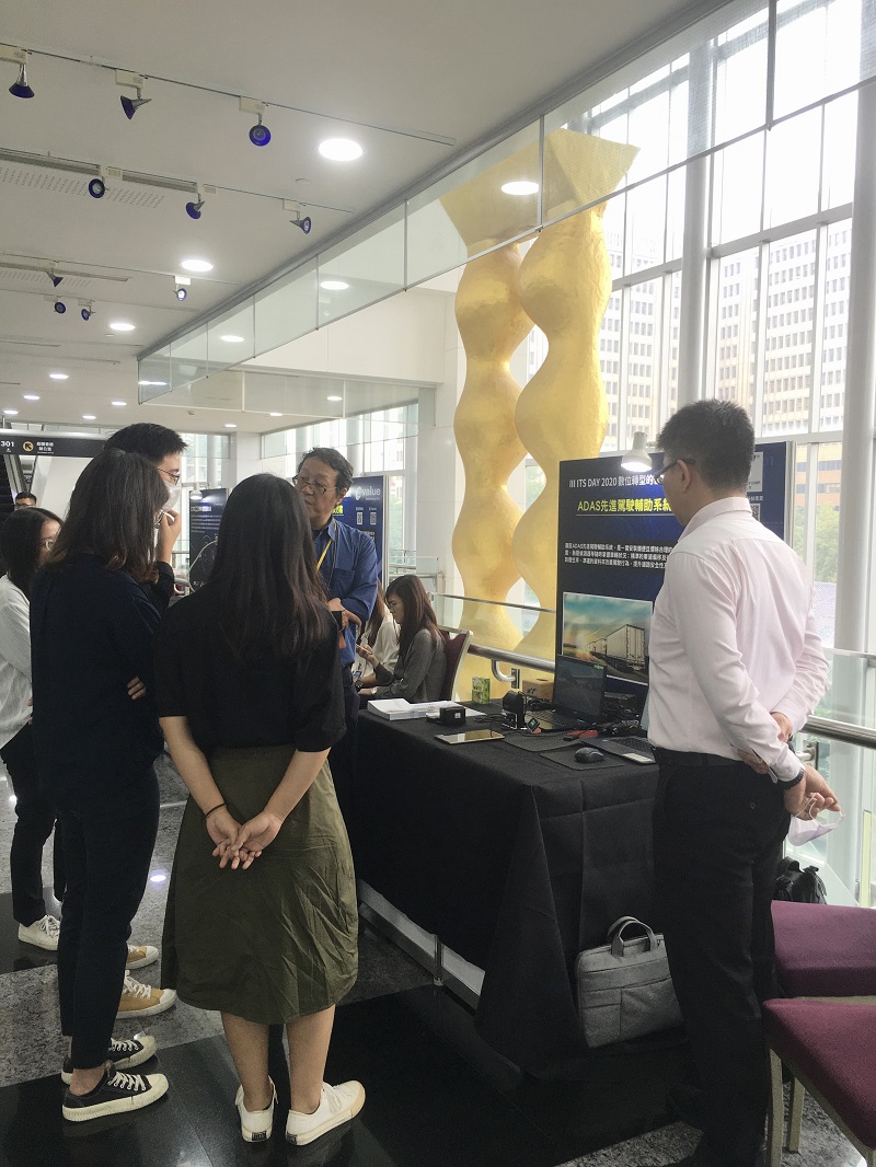 Systech_ST's tweet image. 由資策會舉辦, III ITS DAY 2020數位轉型的智慧運輸於10月22日於台大醫院國際會議中心圓滿落幕!

康訊科技當日成功展出「ADAS 先進駕駛輔助系統」,安裝便利且價格合理,支援各項感測器,以提升駕駛行車安全,降低街道事故發生率,以降低企業成本!