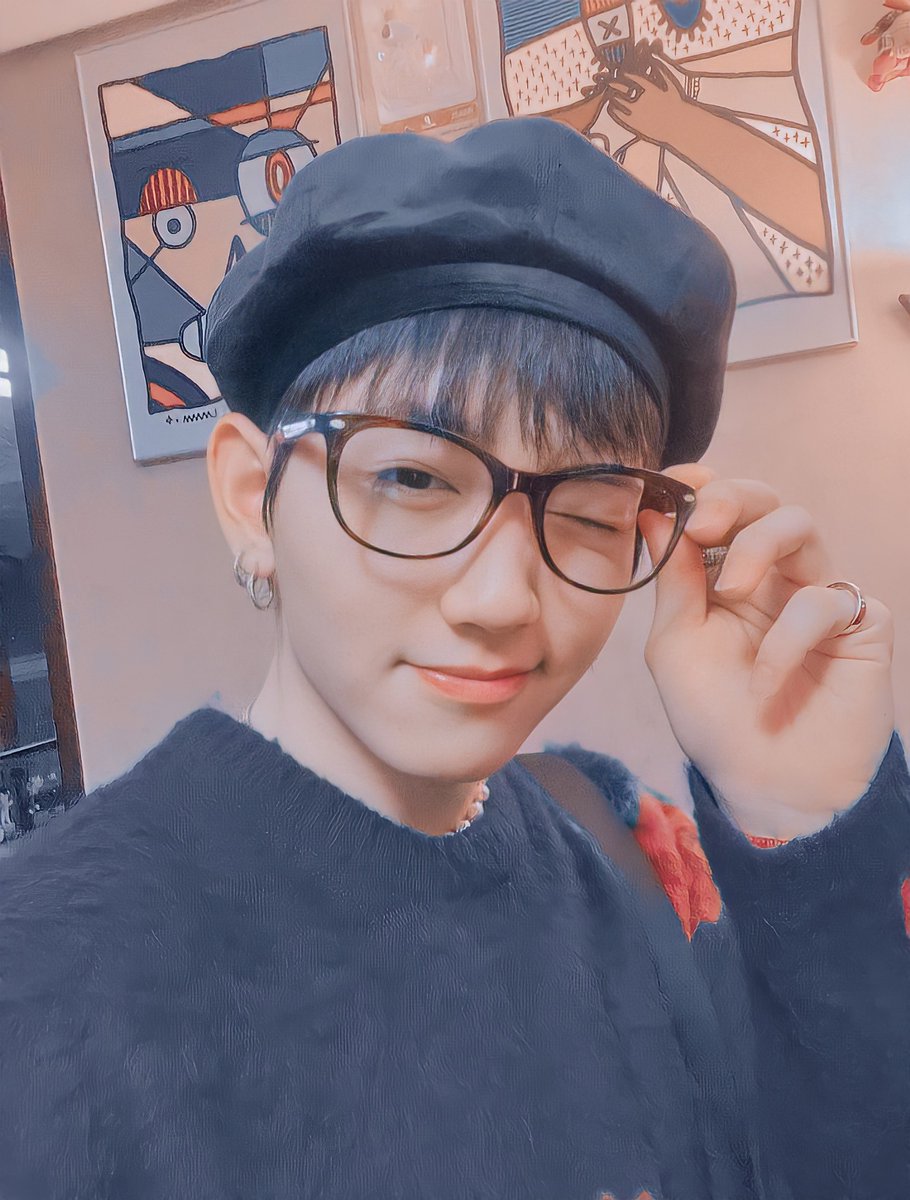 Swiftharu's tweet photo. MASHIHO⚡
why are you so cute, when i see your beret hat cuter, if only if you knew, i admire you🥺👉👈
#MASHIHO
#TREASURE
#TREASUREChapter3
#Aesthetickpop https://t.co/JwwTFSXGXE