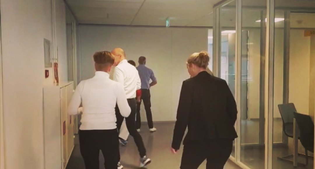 En dan hebben mijn lieve collega's van bestuur en staf van de poliklinieken van <a href="/amsterdamumc/">Amsterdam UMC</a> de Jerusalema challenge voor me gedanst als steun, hart onder de riem en vermaak. En via Zoom nog allemaal thuisdansers! Een smile van oor tot oor hier en en warm hart #dankbaar