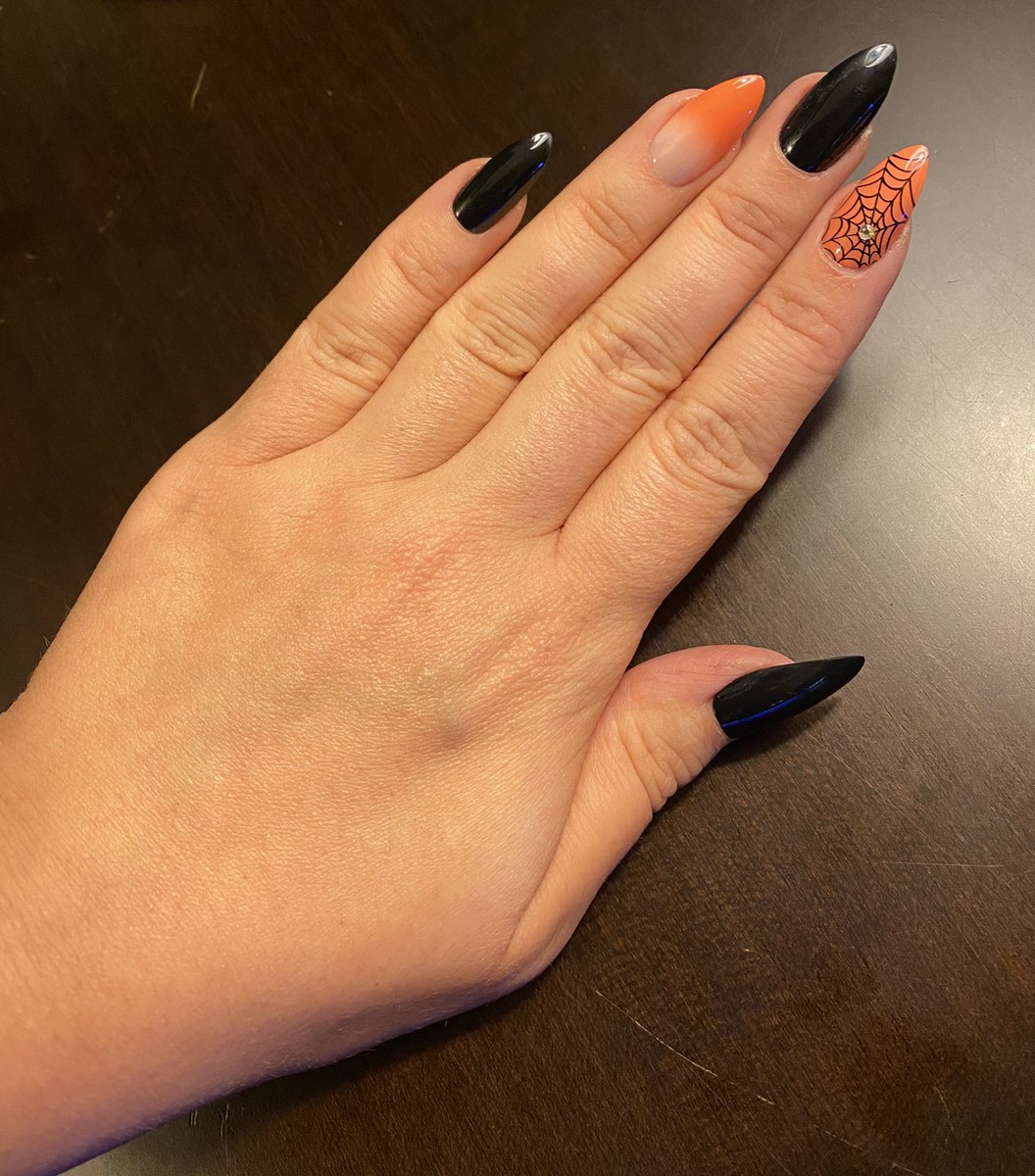 I feel like myself again, all thanks to @KissProducts super cute spooky nails ๐ค๐
๐ป๐ธ Iโd wear spidey nails year round though ๐๐ท https://t.co/wPvqSn40lE