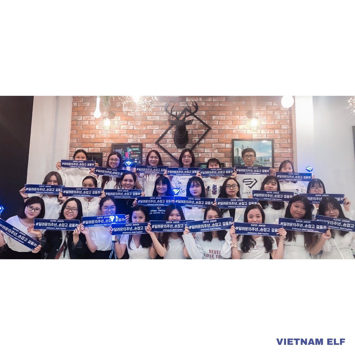VNELFUNION's tweet photo. Hanoi. 🙆‍♀️💙 #15thAnniv_WalkTogether #달려온15주년_손잡고걸을까 #SuperJunior #VietnamELF. https://t.co/IUsRm23Ops