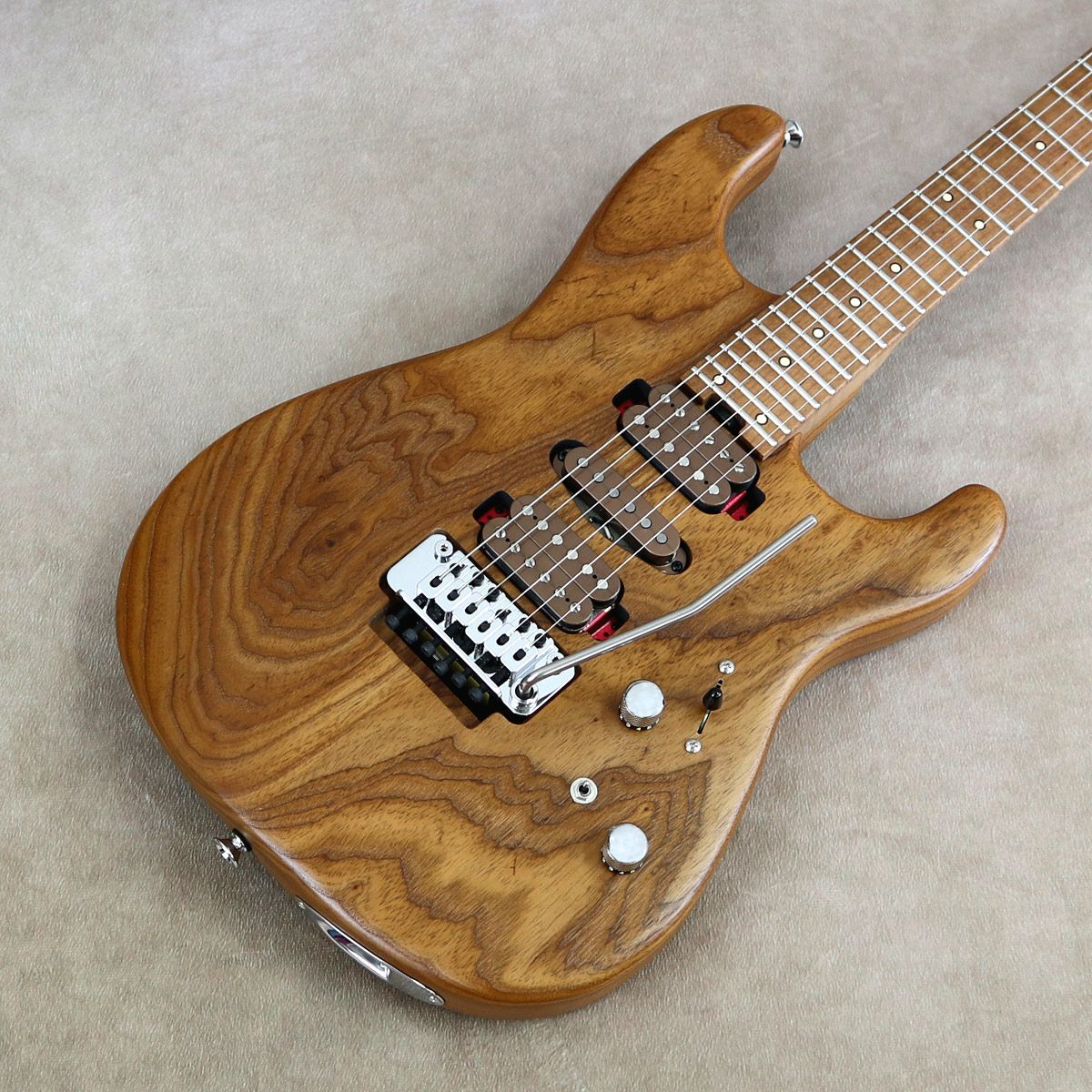 zemagreco_osaka's tweet photo. #Chavel USA Artist Series Guthrie Govan Signature HSH, Aramelized Ashは、#ガスリー・ゴーヴァン の綿密に計算されたプレイスタイルから求められたアイディアを随所に投入したハイスペックなモデル👍
キャラメライズド・アッシュをボディに採用しています。
https://t.co/fbxFP3ykFq
#シャーベル https://t.co/YK4RoBmeLy