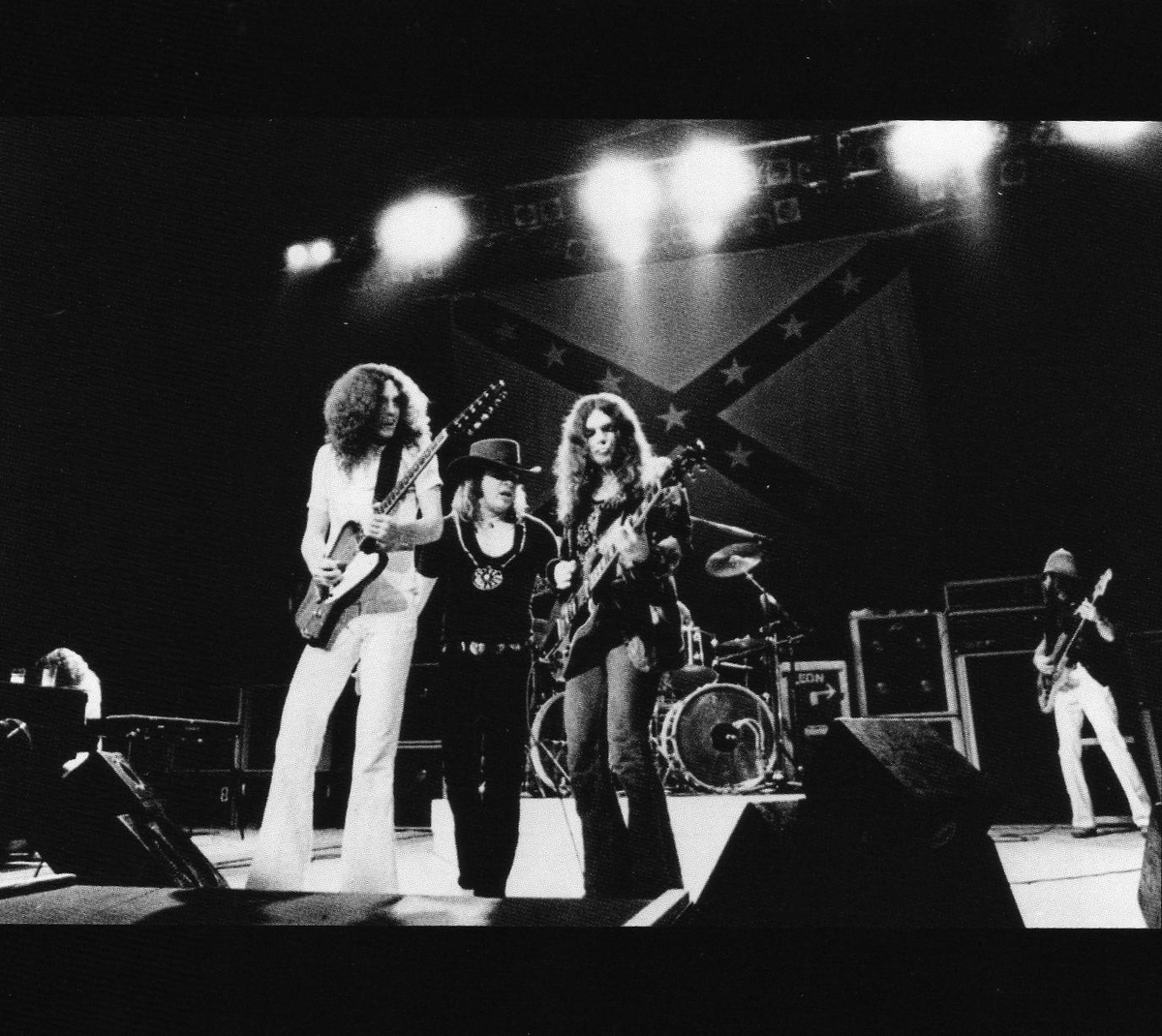 Now Playing on Kiss FM Rock. Sweet home alabama by Lynyrd Skynyrd
Buy song https://t.co/q4a5eUjejH https://t.co/Q09hnhuiXP