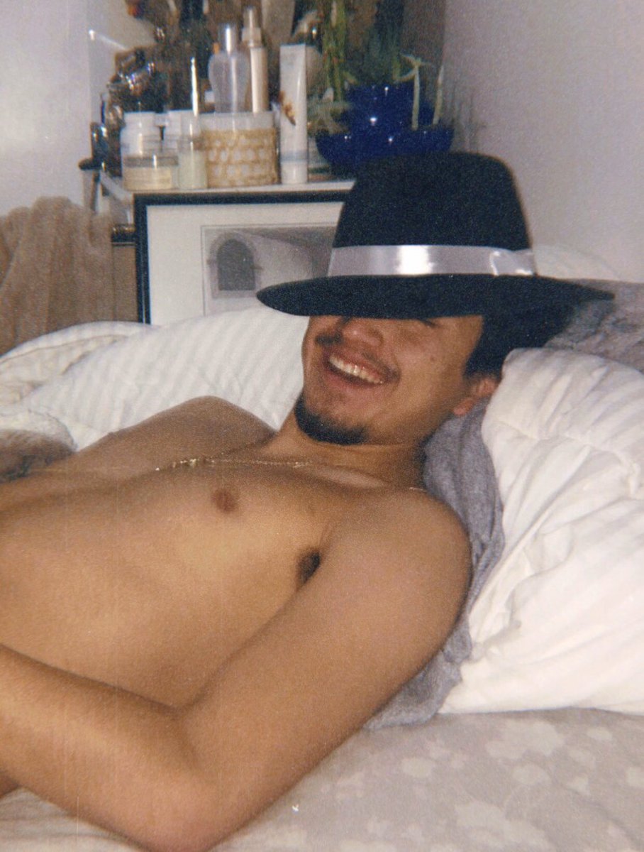 islandflowerrr's tweet photo. To end the night, I wanna say Happy bday to the one I love. You’re a pain in my ass but it’s a pain worth dealing with. I’m proud of the father you are &amp; I’m in awe of the man I see today.🤎Thank you for our family, being you &amp; my partner. I adore you. I love you. https://t.co/VA8JVkntis
