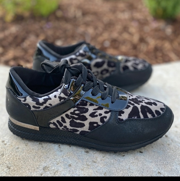 janell_lashley's tweet photo. So good I had to share! Check out all the items I'm loving on @Poshmarkapp from @James_Feutz #poshmark #fashion #style #shopmycloset #foreverlink #zara #jordan: https://t.co/Onaxpkgwxv https://t.co/krtbv5wzUZ
