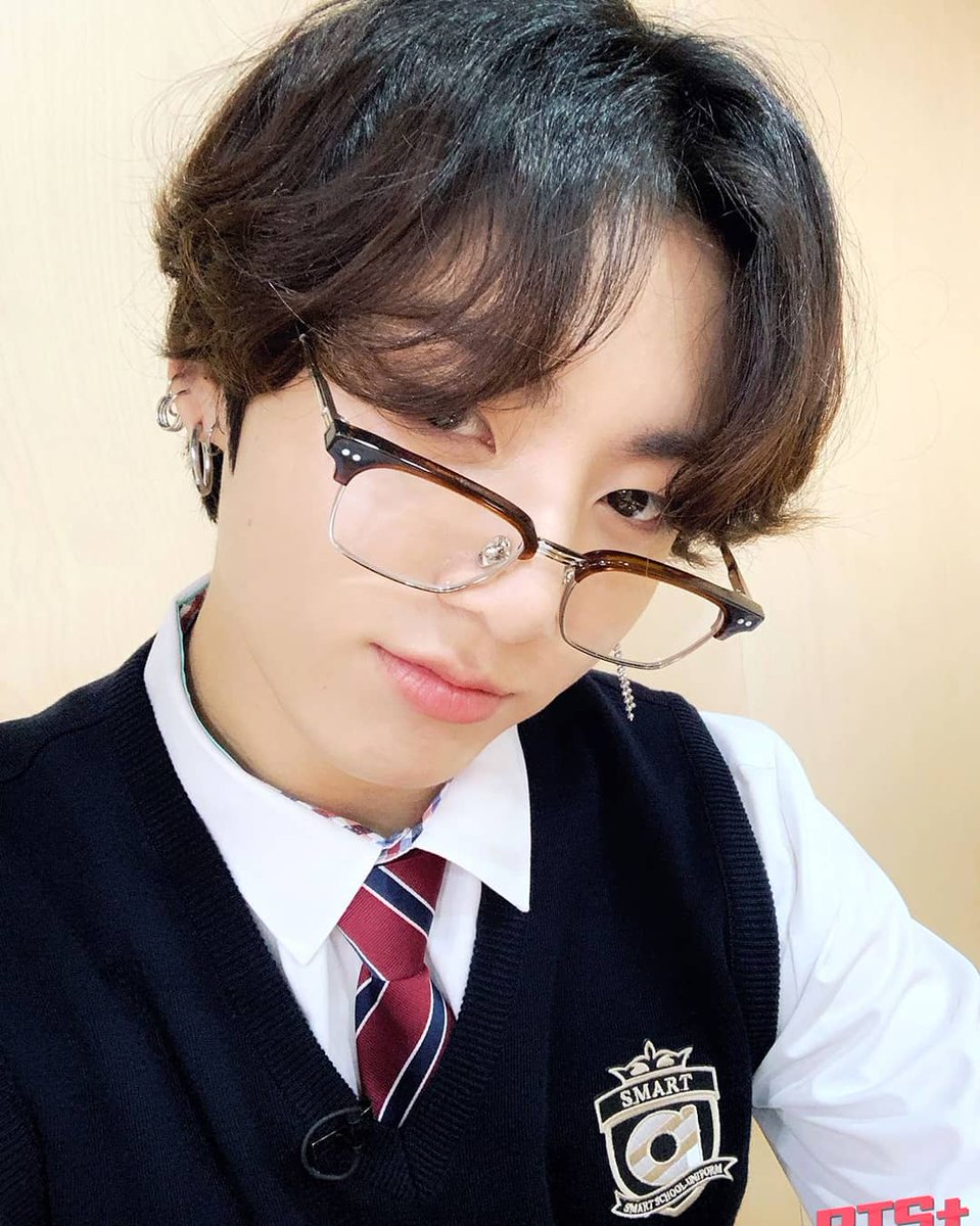 Divya44939016's tweet photo. RUM BTS EP 113  SELFIES PART 1 💜🤩
 #runbtsep113 #runbts2020 #방탄소년단 
#BTSV #BTS_BE #BTSARMY #BTS #kimnamjoon #kimseokjin #MinYoongi #Dear_ARMY #FROM_ARMY #TO_BTS
#JUNGHOESOK #parkjimin #kimtaehyung #jeonjungkook #ARMY  #V #JUNGKOOK #JHOPE #namjoon #JIN #Suga #JIMIN https://t.co/QqQxvNmW0A