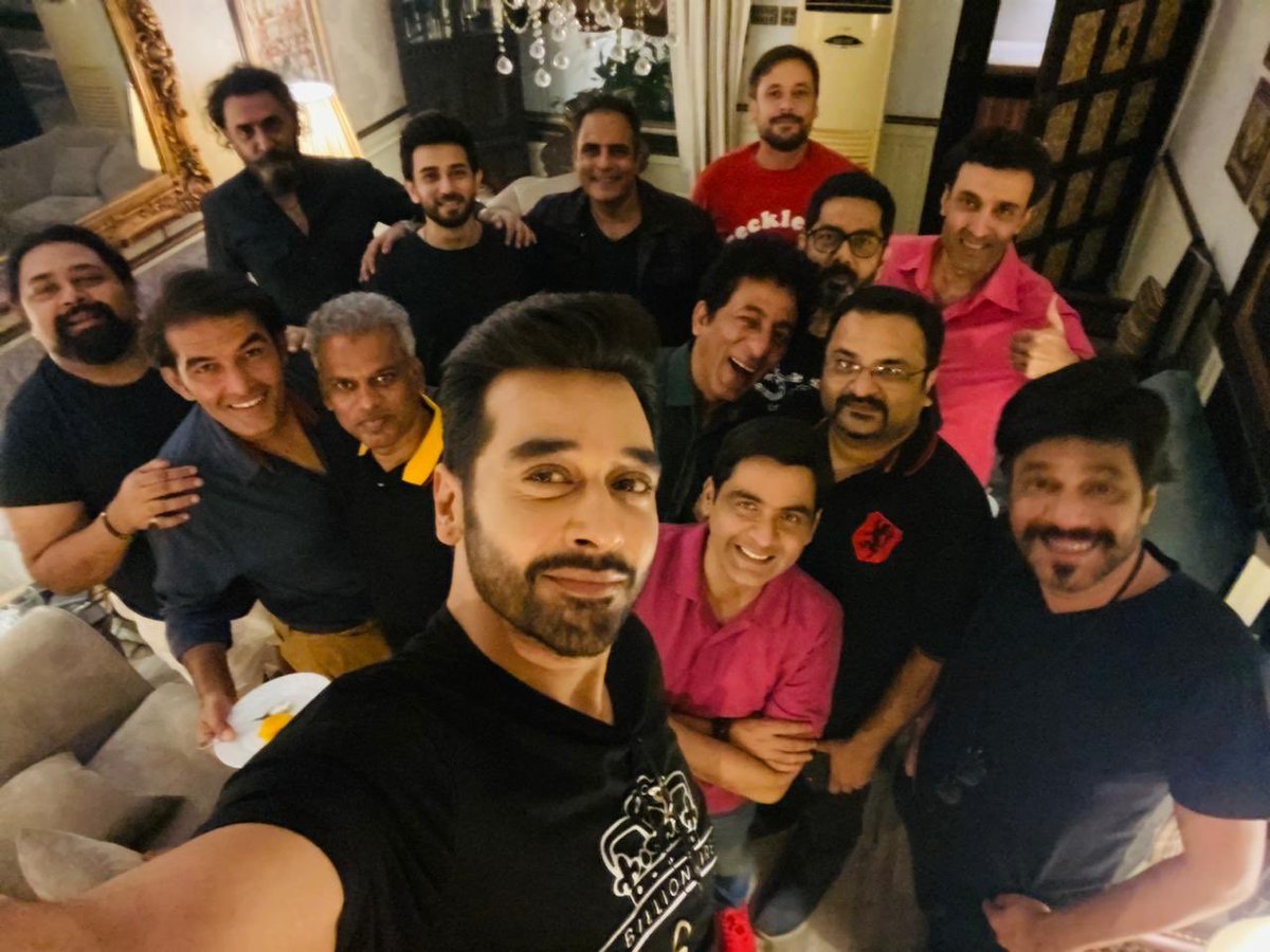 BCEpk's tweet photo. Music, Food and Fun GT last night at @TheShahzadNawaz’s #Karachi residence with members of BCE and some visiting friends from fraternity. @faysalquraishi @nabeelzafar2008 @furqantsiddiqui @jeelani_adnan @MURADADIL @NikkaQureshi @irfanmotiwala @alisalmansafpak @BahalimArif https://t.co/FUy1iJCVw9