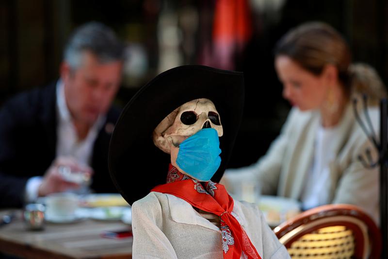 ReutersLatam's tweet photo. México acumula más de 900,000 contagios de coronavirus https://t.co/60aQRs8KuE https://t.co/NNbVsoB2oQ