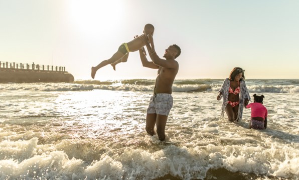 SouthernSunGrp's tweet photo. The SunBreaks Summer Sale is now on!
Book your Dec/Jan holiday from only R1150 per room per night including breakfast. Remember 2 kids under 18 stay &amp; eat breakfast free when sharing with 2 adults. 
https://t.co/ry81jNLu7M

#SunBreaksVacay https://t.co/yTBxYHci54