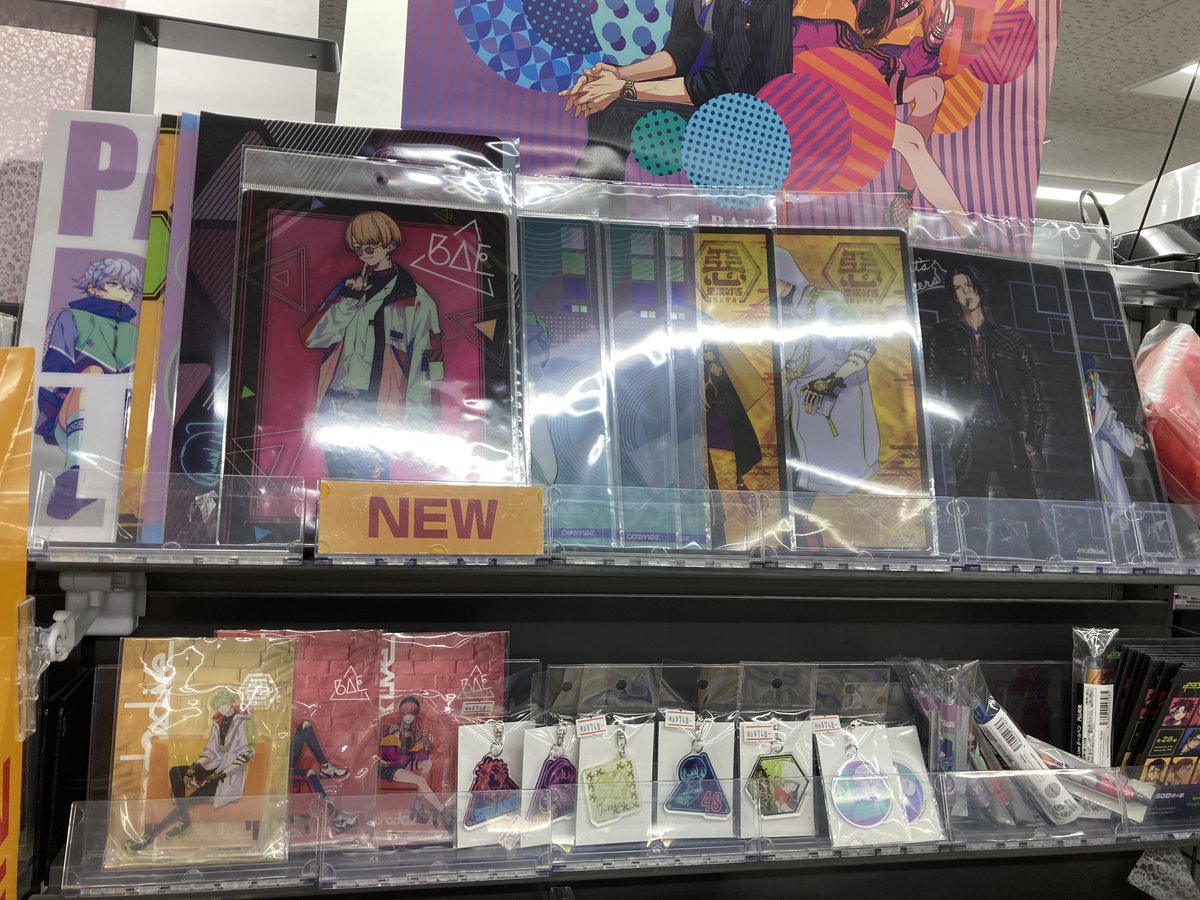 アニメイト奈良 アプリご利用で１pプレゼント パラライ グッズ販売情報 Paradox Live 各種好評販売中 Cdの新譜コーナー上段に展開中ナラ 下敷きやキーホルダー ボールペンなどなどございます お求めの方はお早目のgetをお忘れなく