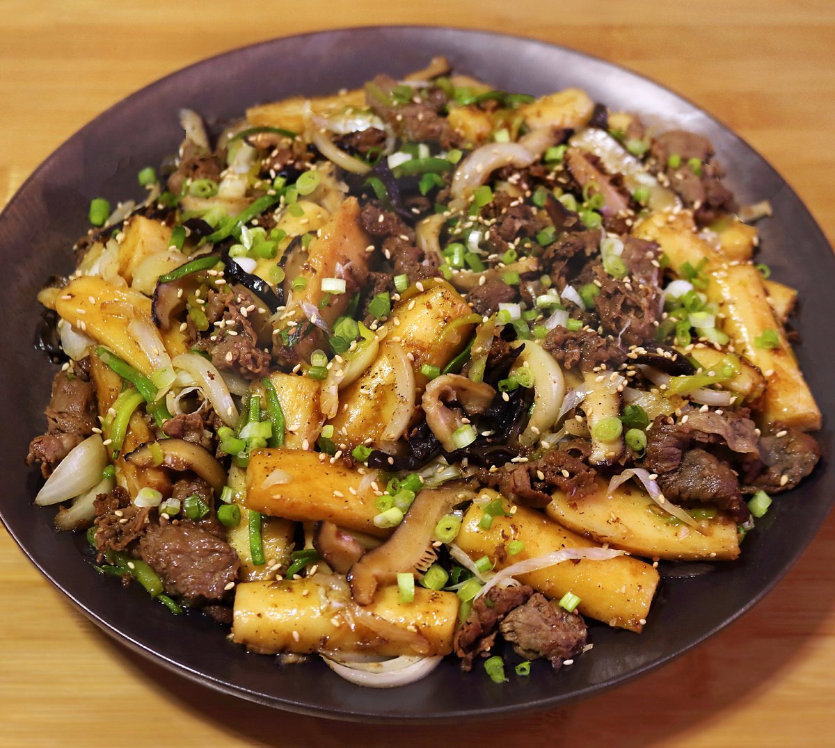 a71114010's tweet photo. 궁중떡볶이, 떡잡채 https://t.co/OeVW3E2kSG https://t.co/WKenIGsF79
