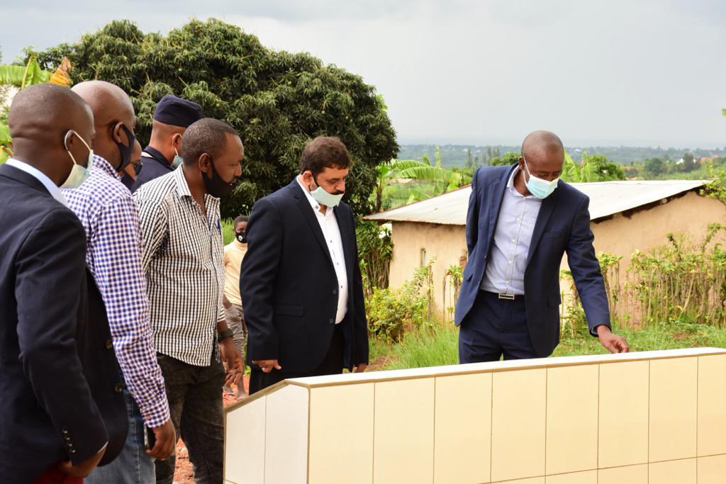 utexrwa's tweet photo. Managing Director also thanked the Government of Rwanda under President @PaulKagame for the best leadership style which allows citizens n foreigners to do their business in a good environment!

We will always contribute to the development of our Rwanda especially Education Sector https://t.co/kMIFm262f6