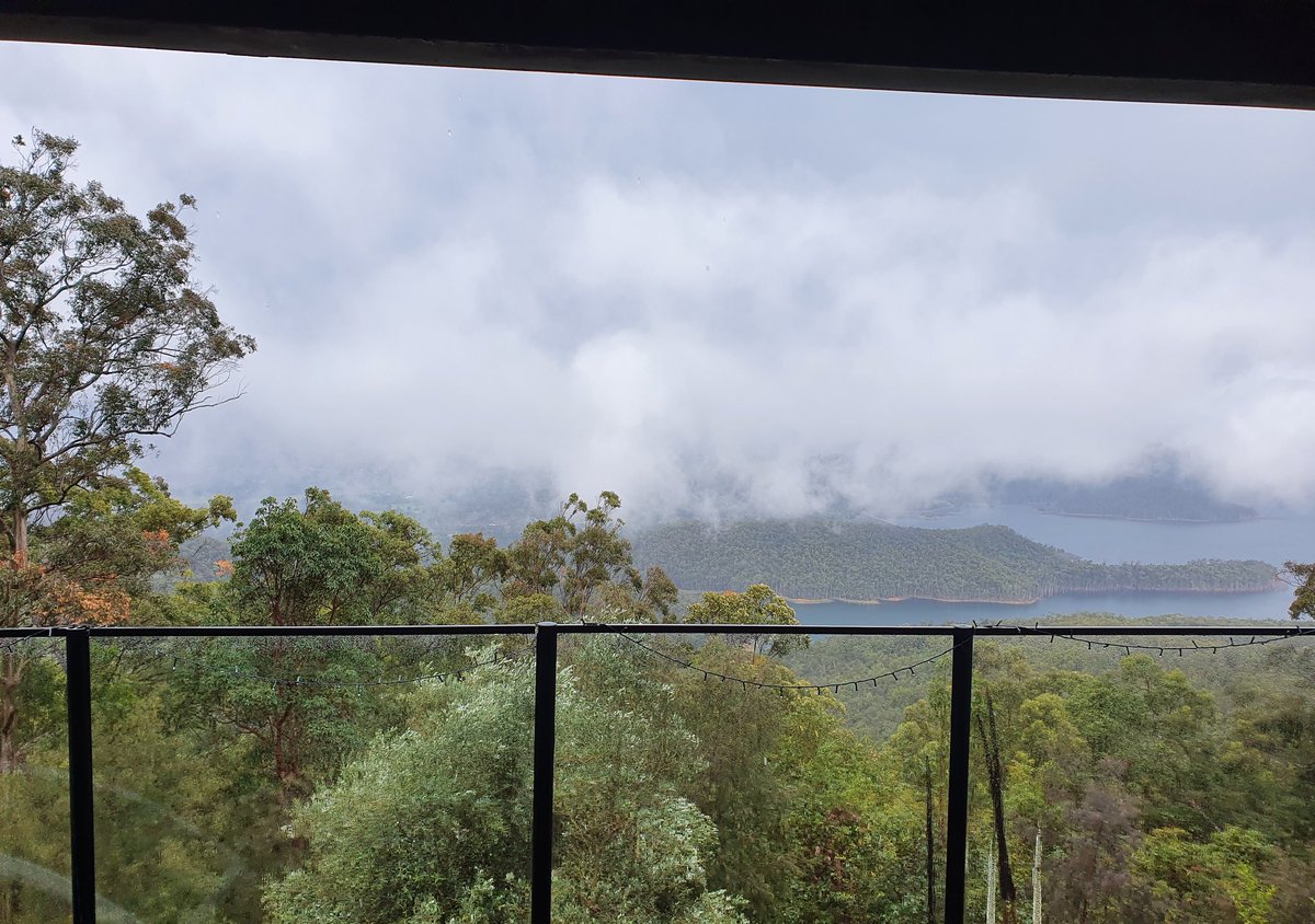 hodgson_d's tweet photo. ...I don't like the feeling of this storm,  it appears that the wind has changed direction #goldcoastweather #goldcoast #storms #nature #bestormready https://t.co/PrURrXDWWR