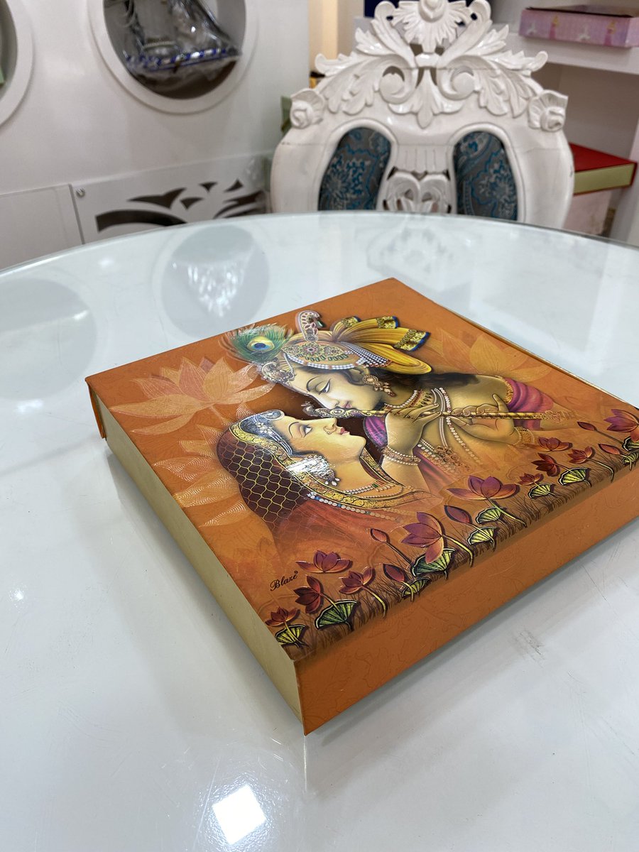 jskweddings's tweet photo. Have the finest wedding in town with our best in class wedding boxes โ๐ป๐ฅ.
โขA glimpse of our affordable range of wedding box๐ป
โขMessage us for more details
โขShipping all over india(charges extra)
.
.
.
.
.
.
#wedding #weddingbox #weddingday #aesthetic https://t.co/sNTdpCX8Qz