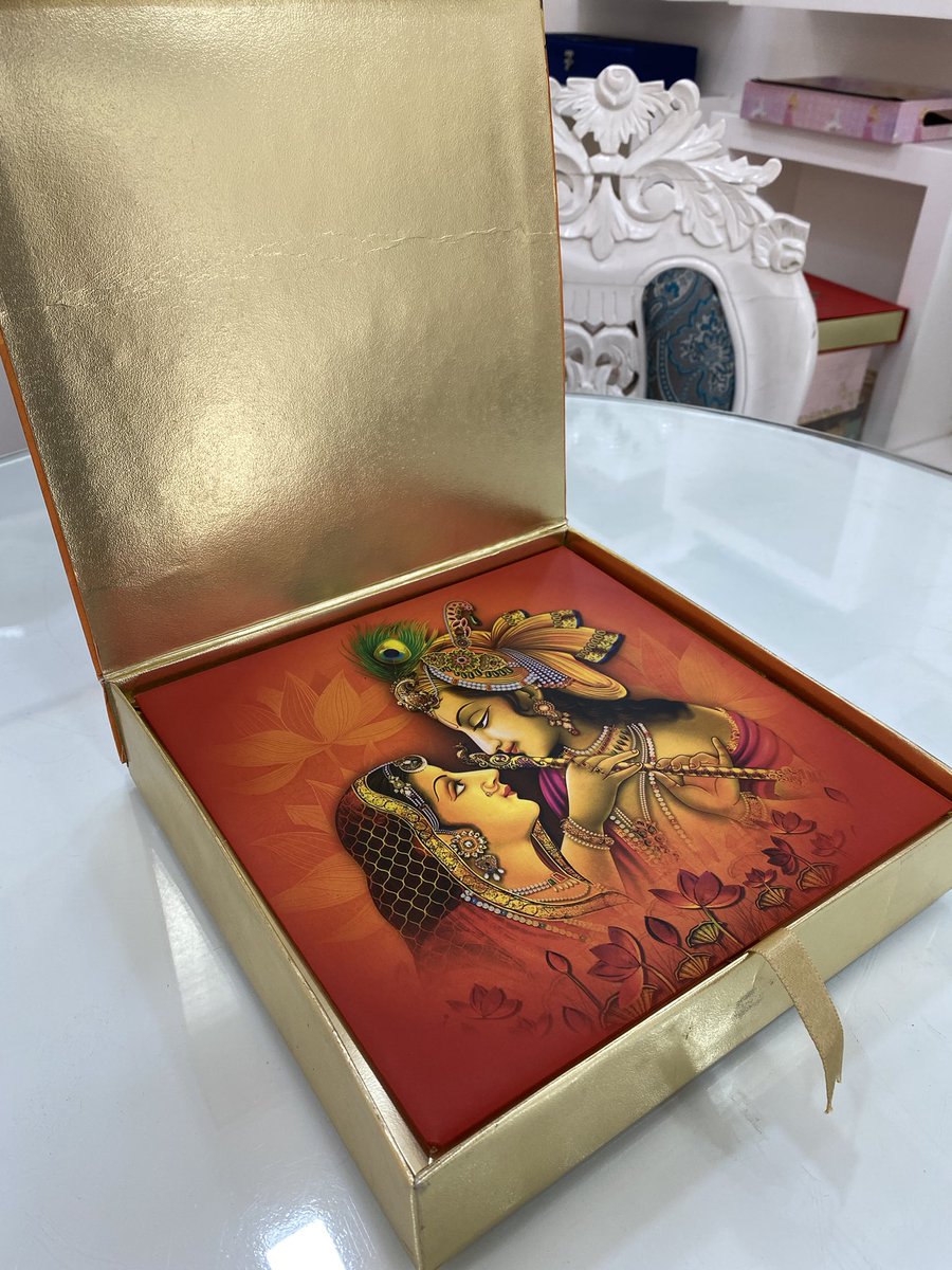 jskweddings's tweet photo. Have the finest wedding in town with our best in class wedding boxes โ๐ป๐ฅ.
โขA glimpse of our affordable range of wedding box๐ป
โขMessage us for more details
โขShipping all over india(charges extra)
.
.
.
.
.
.
#wedding #weddingbox #weddingday #aesthetic https://t.co/sNTdpCX8Qz