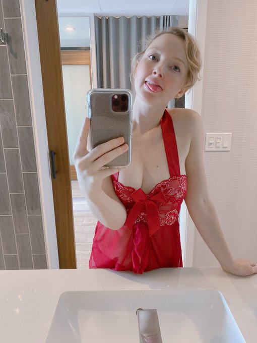 1 pic. Bathroom lingerie selfies ♥️ https://t.co/AIQm4szxyp