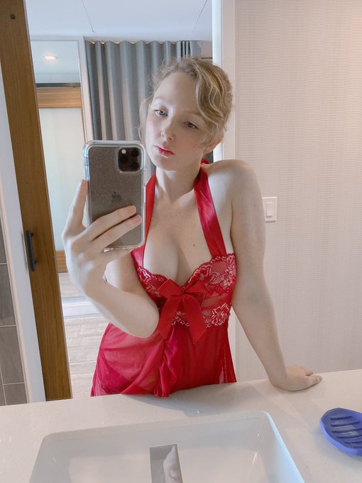 2 pic. Bathroom lingerie selfies ♥️ https://t.co/AIQm4szxyp