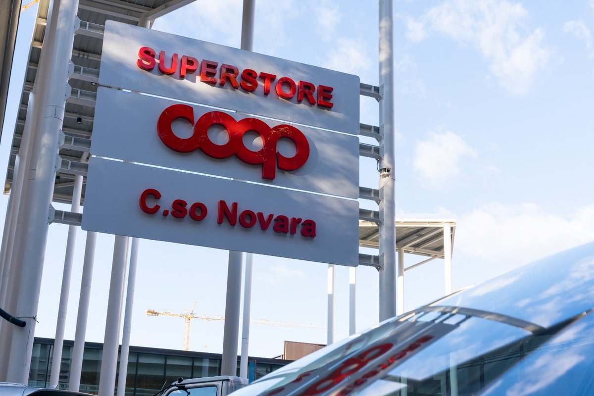 Nova_Coop's tweet photo. Ci troviamo nel nuovo Superstore #NovaCoop in Corso Novara a Torino, lo spazio commerciale che ha recuperato parte dell’ex fabbrica Pastore e che oggi ospita il secondo punto di ritiro su Torino #CoopDrive. Segui il live dell’inaugurazione! #unaspesaWOOW 🎉🛒 https://t.co/faEJpLIRYP