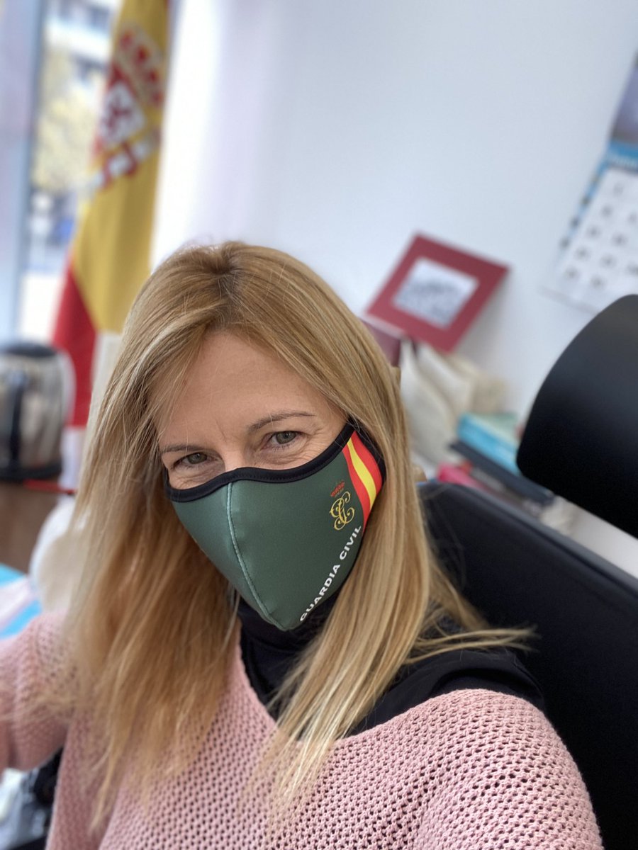 Estrenar mascarilla chulas es de guapas. 

Qué orgullo siento al llevarla y qué alegría me ha dado recibir este regalo. 

Mil gracias 🤗😘