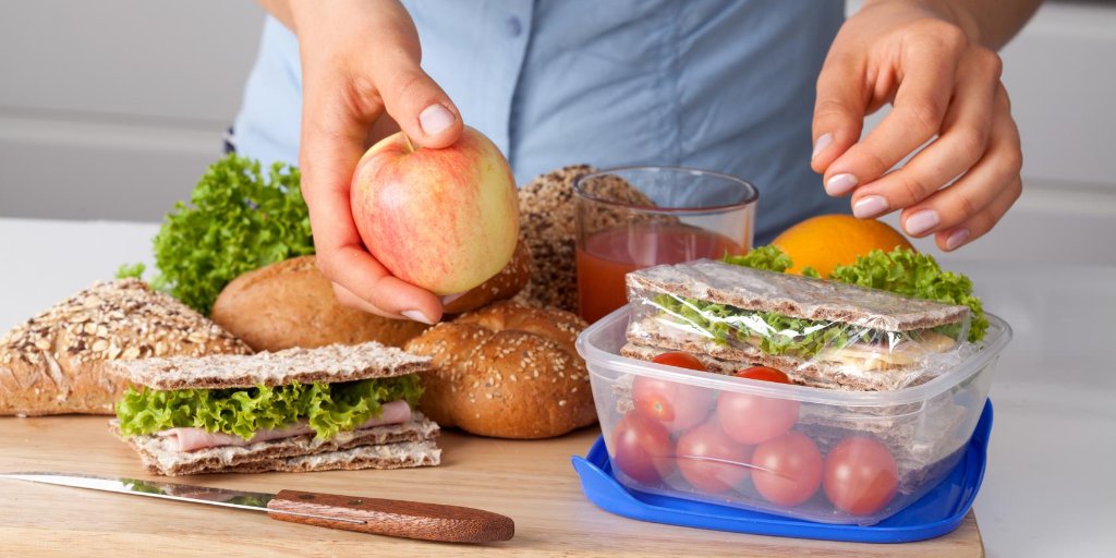 Rushing around in the morning to pack a lunch for work, only to feel completely disinterested in it when lunch finally rolls around? We know the feeling 🥱. Why not shake things up and make your staff smile with something more exciting instead? southcatering.co.uk/catering-menu/…