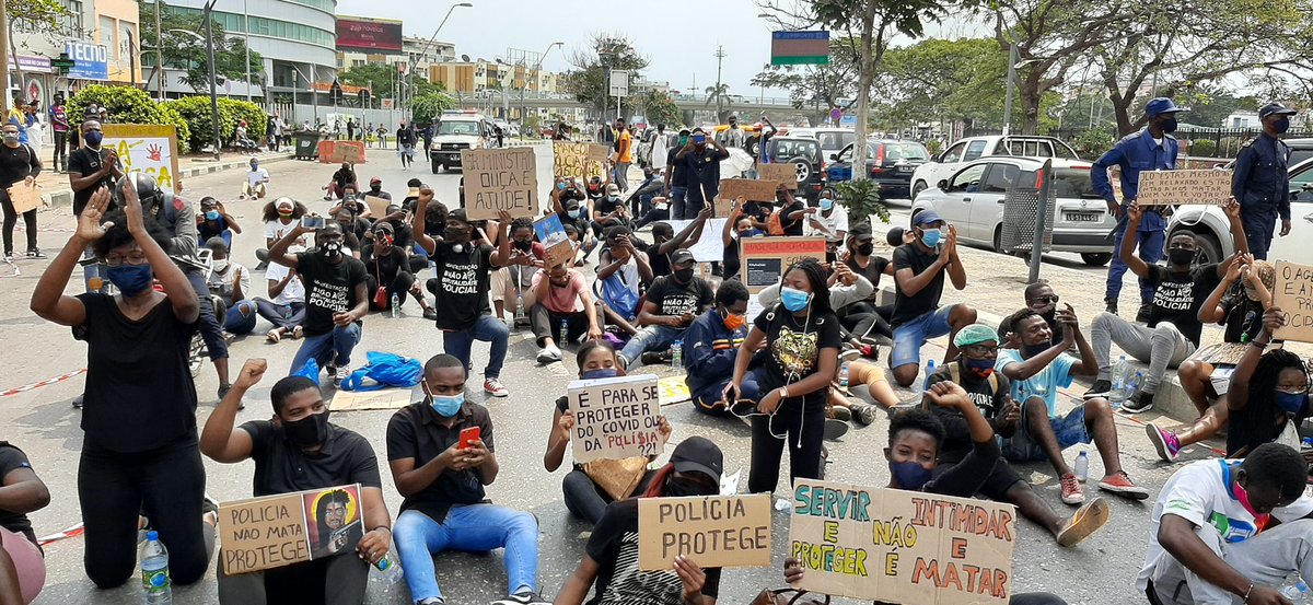 Pere_00__'s tweet photo. Our Comrades in Angola are out protesting Police brutality in their great nation
We can lend them our voices too cause we can relate #VidasAngolaNasImportam 
#Endsars https://t.co/yPGYMKcoIb