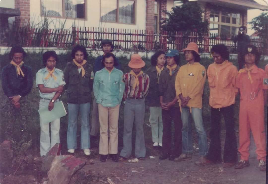 Potret para pemuda tahun 1980 yang tergabung dalam Mahasiswa Pencinta Alam IKIP Bandung (<a href="/MahacitaUPI/">MAHACITA UPI</a> saat ini)

📸 IG Adityaanugrahdwip